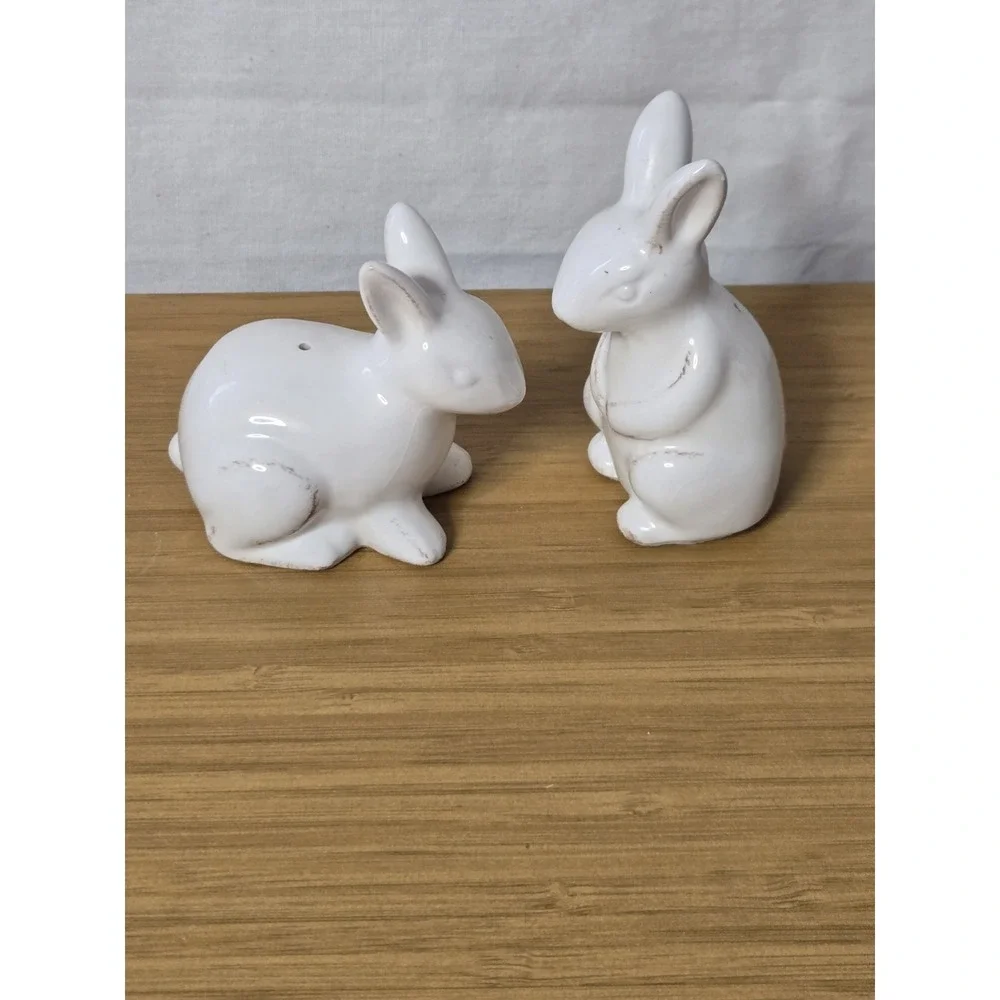 Vintage Pair Of Salt & Pepper Shakers. Some Crazing Noted. See Pictures.
